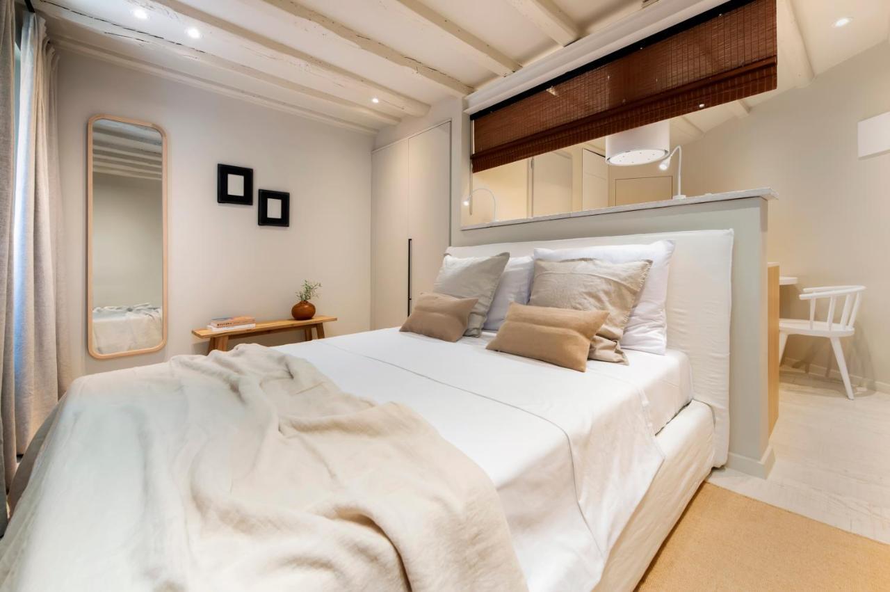 Calnova Suites Ровинь Экстерьер фото