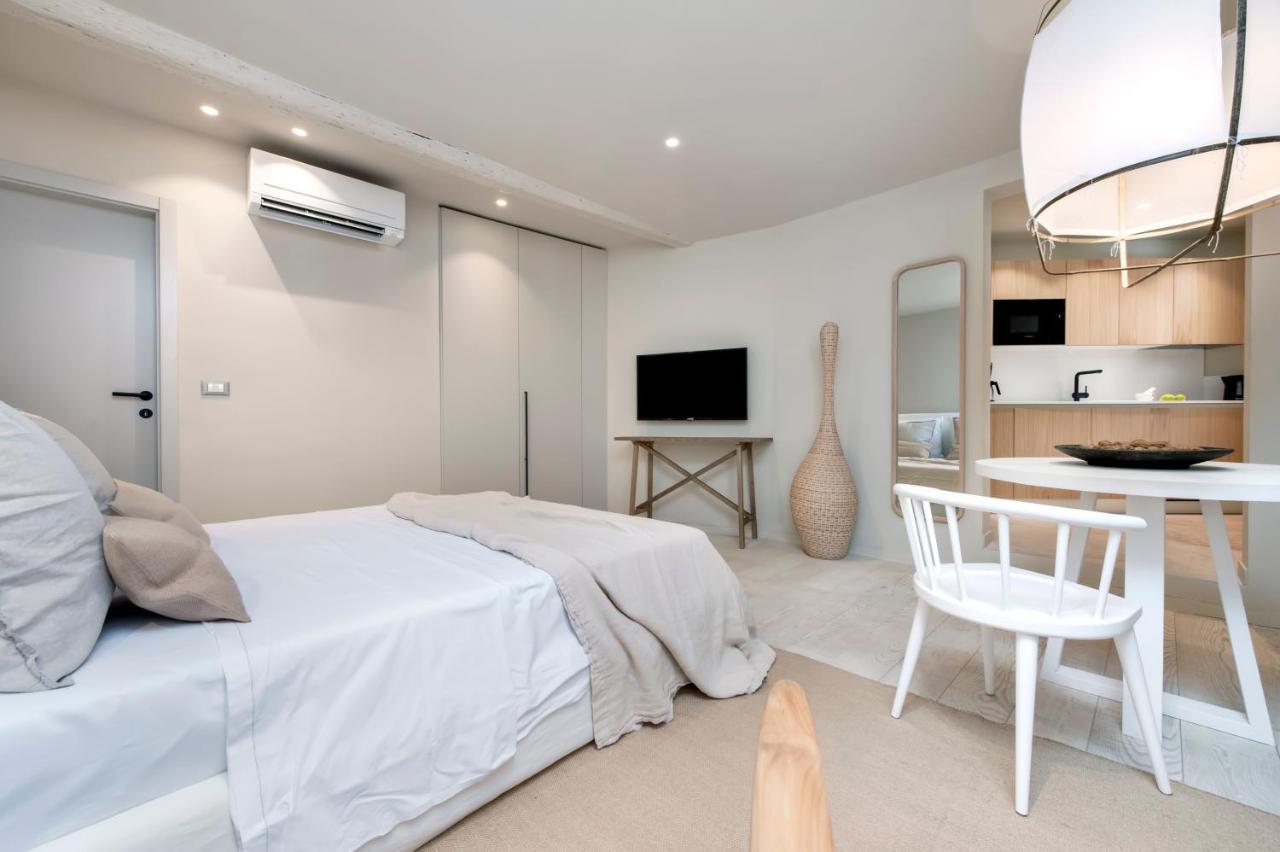 Calnova Suites Ровинь Экстерьер фото