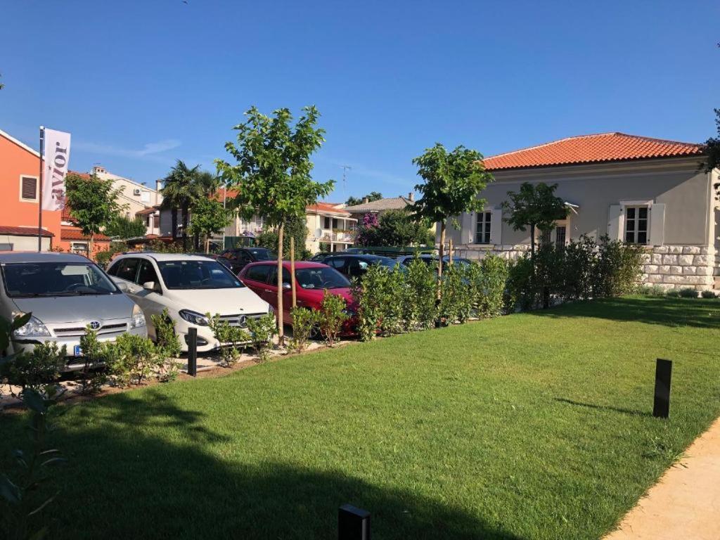 Calnova Suites Ровинь Экстерьер фото